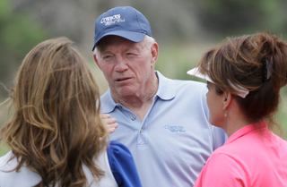 Illustration for article titled Eight Photos Of Jerry Jones